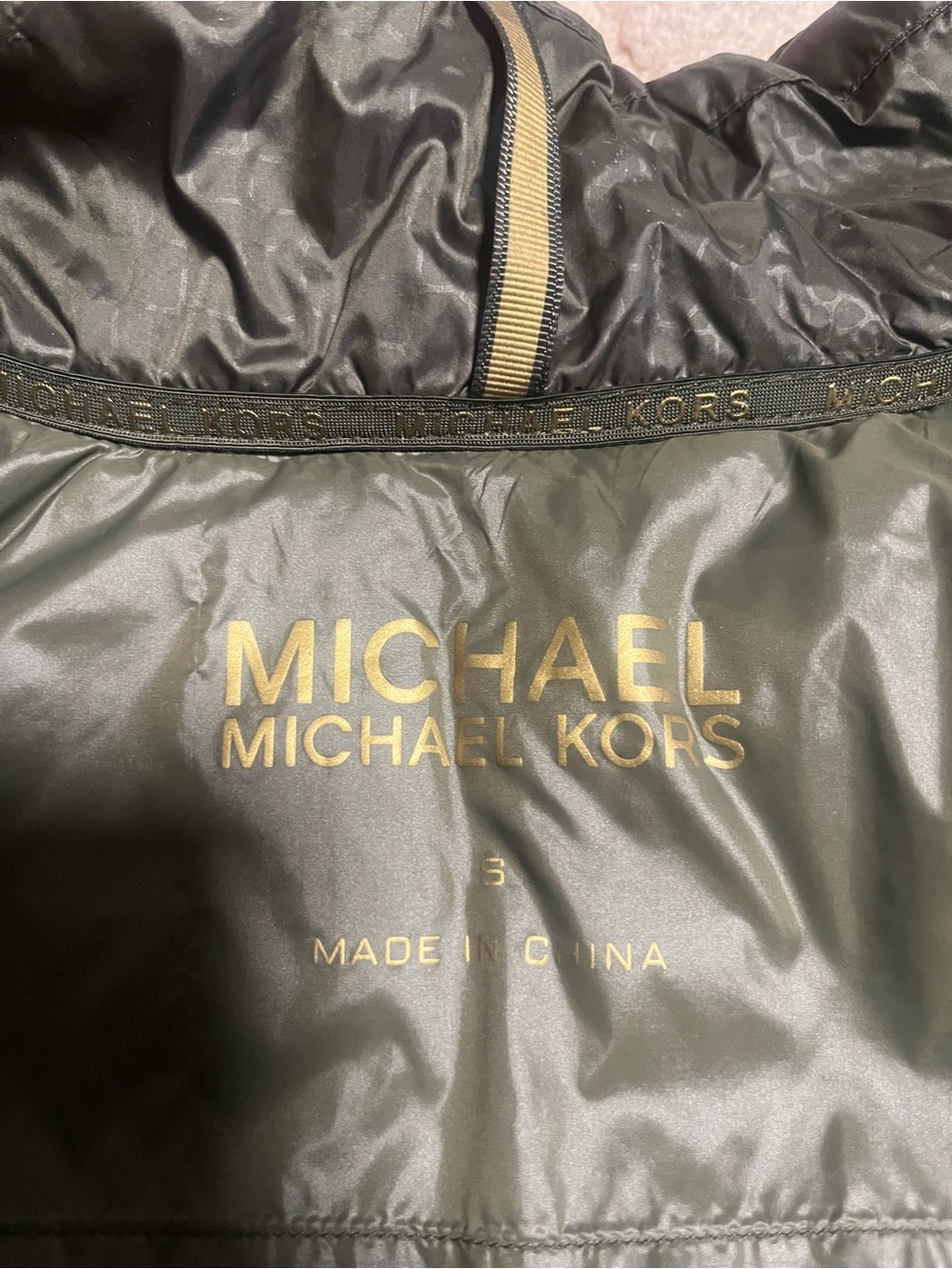 Michael Kors Olive Green Quilted Puffer Vest with Faux Fur Trim Hood - Picture 2 of 8